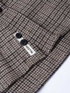 The spare buttons and woven logo patch to the hem of the KESTIN Raeburn Shirt.