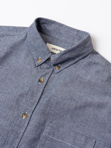 The buttoned collar of the KESTIN Raeburn Shirt in Blue Chambray.