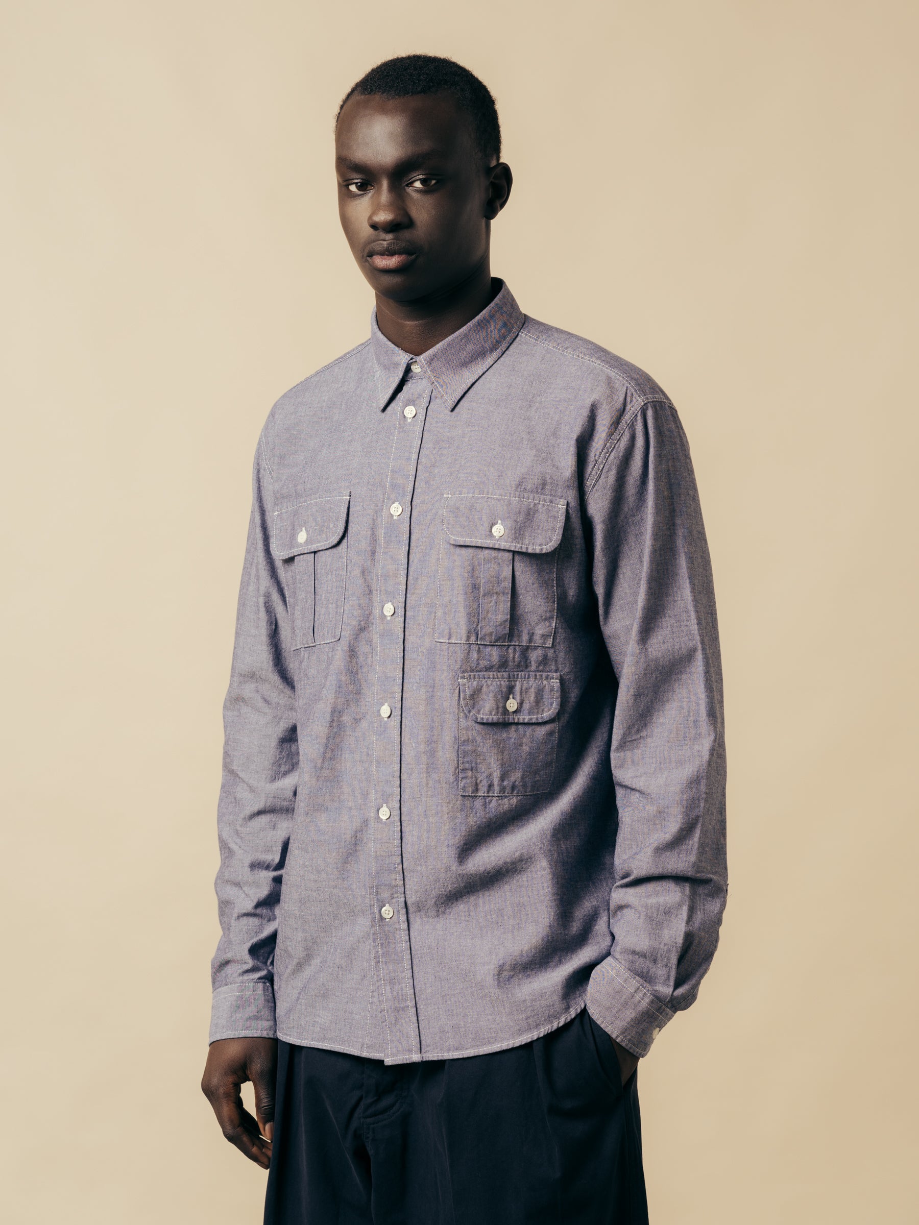 A model showing the three buttoned pockets to the front of the Kinnaird Shirt.