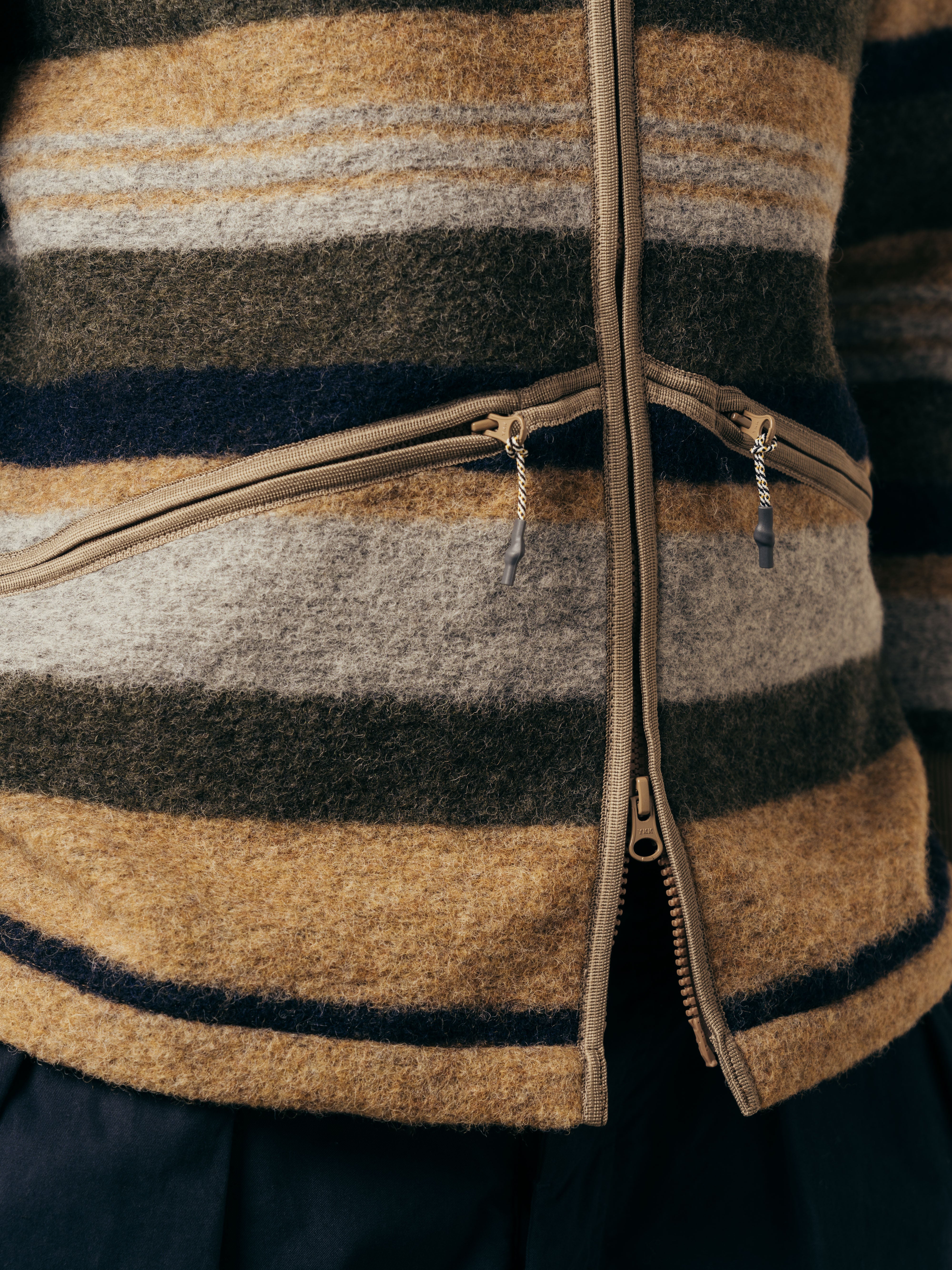 The zip details of the KESTIN Dreghorn Fleece in brown stripe.