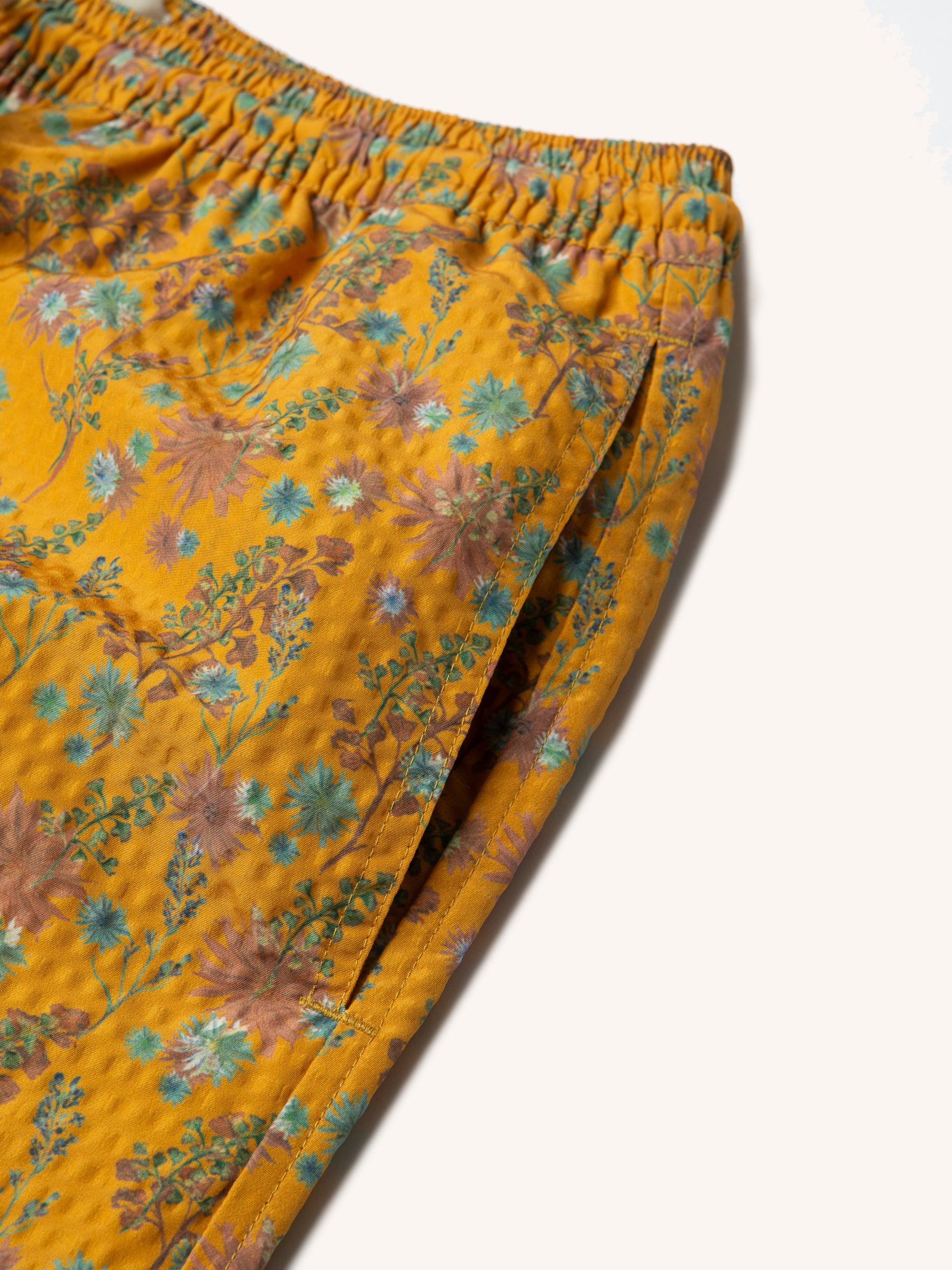 The side pocket of the KESTIN Seacliff Shorts in Ochre Thistle Print.