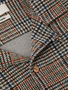 The collar of the KESTIN Crammond Shirt in a premium Italian woven fabric.